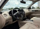 Used 2018 Nissan Pathfinder Platinum image 2
