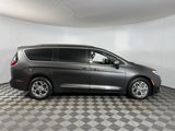 Used 2021 Chrysler Pacifica Limited w/ Uconnect Theater Family Group image 5