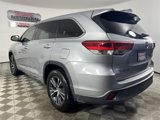 Used 2017 Toyota Highlander LE image 5