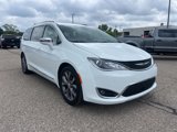 Used 2017 Chrysler Pacifica Limited w/ UConnect Theater Package image 3
