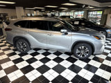 Used 2022 Toyota Highlander XLE image 3