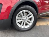 Used 2017 Ford Explorer XLT image 2