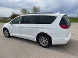 Used 2022 Chrysler Pacifica Touring-L image 3