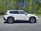 Used 2023 Nissan Rogue SV image 2