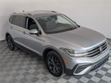 Used 2022 Volkswagen Tiguan SE w/ Panoramic Sunroof Package image 2
