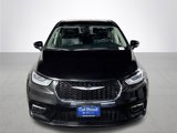 Used 2023 Chrysler Pacifica Touring-L image 3