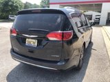 Used 2017 Chrysler Pacifica Limited image 3