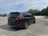 Used 2018 Chrysler Pacifica Limited image 4