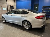 Used 2017 Ford Fusion SE w/ Fusion SE Technology Package image 4