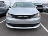 Used 2022 Chrysler Voyager LX image 2