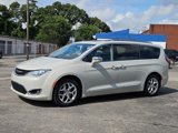 Used 2019 Chrysler Pacifica Limited image 3