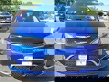 Used 2020 Chrysler Pacifica Touring w/ Advanced Safetytec Group image 2