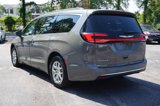 Used 2022 Chrysler Pacifica Touring-L image 4