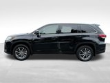 Used 2019 Toyota Highlander XLE image 2