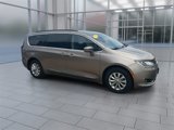Used 2017 Chrysler Pacifica Touring-L image 2