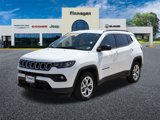Used 2025 Jeep Compass Latitude image 3
