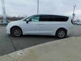 Used 2023 Chrysler Pacifica Touring-L image 6