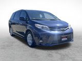 Used 2018 Toyota Sienna XLE image 3