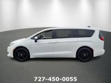Used 2022 Chrysler Voyager LX image 4