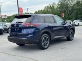 Used 2024 Nissan Rogue SV image 3