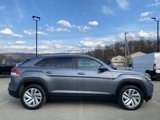 Used 2022 Volkswagen Atlas Cross Sport SE w/ Panoramic Sunroof Package image 2