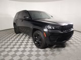 Used 2023 Jeep Grand Cherokee Altitude image 3