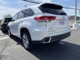 Used 2017 Toyota Highlander Limited image 2