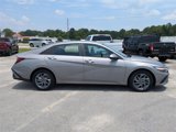 Used 2024 Hyundai Elantra SEL image 2