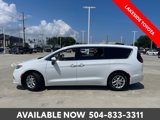 Used 2023 Chrysler Pacifica Touring-L image 2
