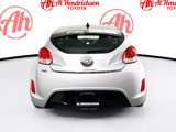 Used 2017 Hyundai Veloster Value Edition image 4