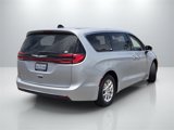 Used 2023 Chrysler Pacifica Touring-L image 5