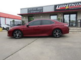 Used 2018 Toyota Camry SE image 2