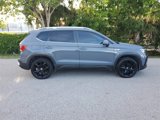 Certified 2022 Volkswagen Taos SE w/ Panoramic Sunroof Package image 4