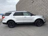 Used 2017 Ford Explorer XLT image 3