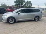 Used 2023 Chrysler Pacifica Touring-L image 5