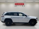 Used 2023 Jeep Grand Cherokee Laredo image 4
