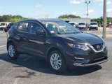 Used 2021 Nissan Rogue Sport SV image 2
