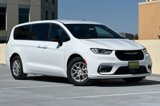 New 2025 Chrysler Pacifica Select image 2