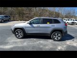 Used 2018 Jeep Cherokee Trailhawk image 6