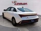 Used 2025 Hyundai Elantra SE image 3