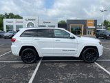 Used 2020 Jeep Grand Cherokee Altitude image 2