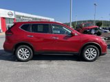 Used 2017 Nissan Rogue SV image 2