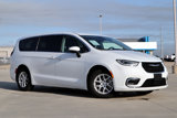 Used 2023 Chrysler Pacifica Touring-L image 2