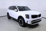 Used 2023 Kia Telluride EX w/ EX Captain's Chair Package image 3
