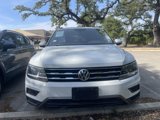 Used 2018 Volkswagen Tiguan SE w/ Panoramic Sunroof Package image 2