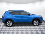 Used 2025 Jeep Compass Latitude image 2