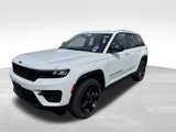 Used 2023 Jeep Grand Cherokee Altitude image 3