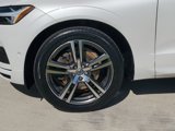 Used 2018 Volvo XC60 T6 Momentum w/ Vision Package image 3