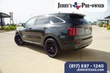 Used 2022 Kia Sorento LX image 2
