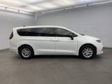 New 2025 Chrysler Pacifica Select image 2